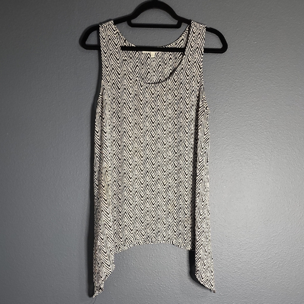 Daniel Rainn Black and White Zigzag Tank Top